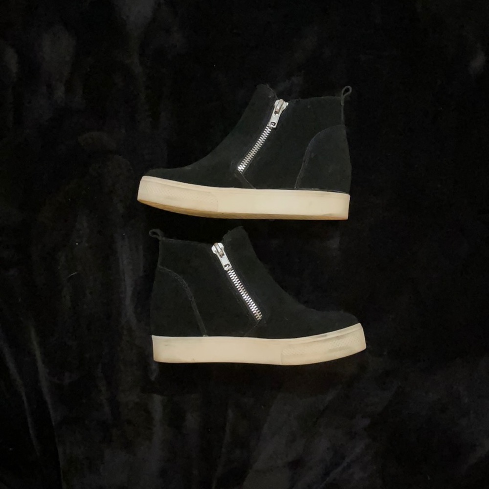 Steve Madden black platform sneaker